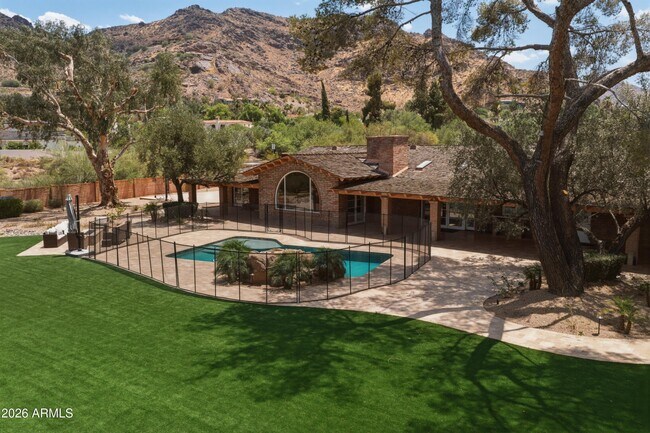Building Photo - 5136 E Roadrunner Rd