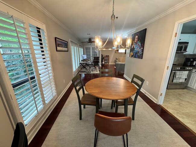 Building Photo - 3201 Lenox Rd NE