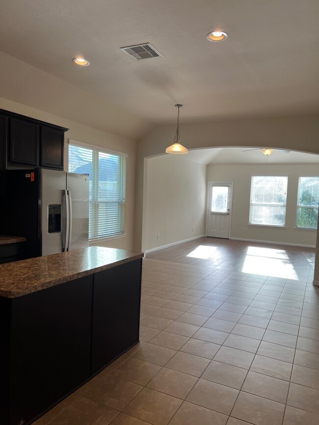 Building Photo - 1238 S Maple Dr