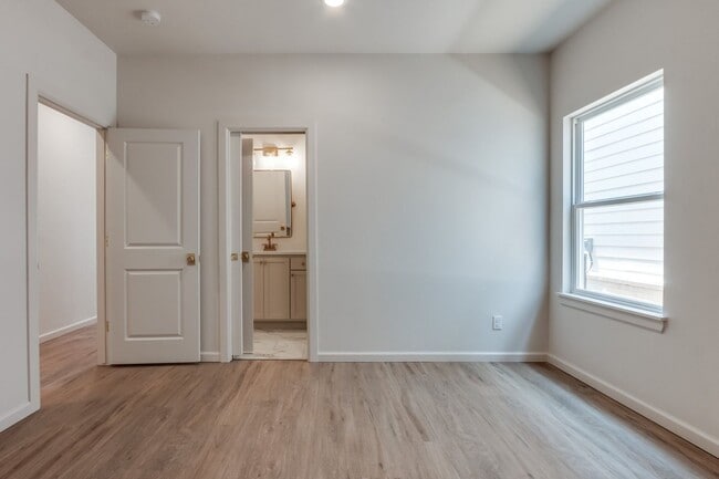 Building Photo - Urban living in Edmond
