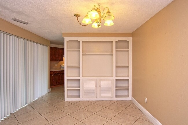 Building Photo - 3/2 on Corner lot in Altamonte Springs Available Now!