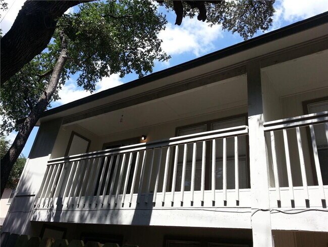 Building Photo - *2 Bed/2 Bath Near The Domain and Arboretum*