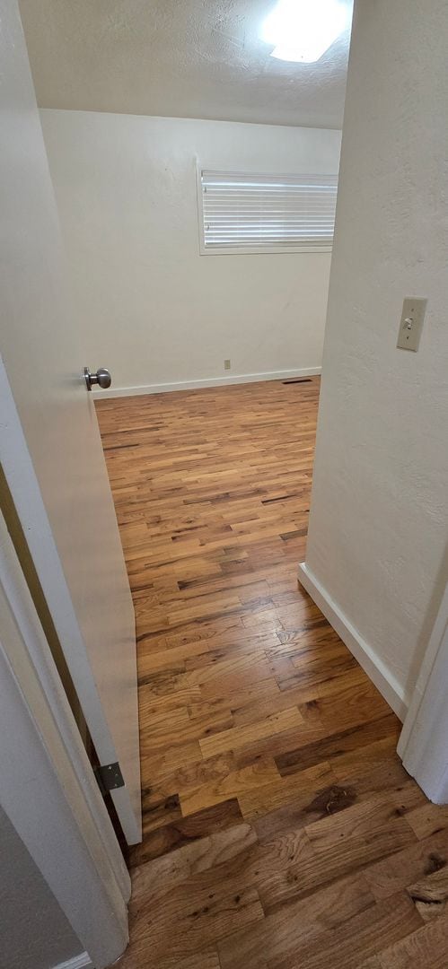 Building Photo - Well Maintained, Centrally Located 3 Bedro...