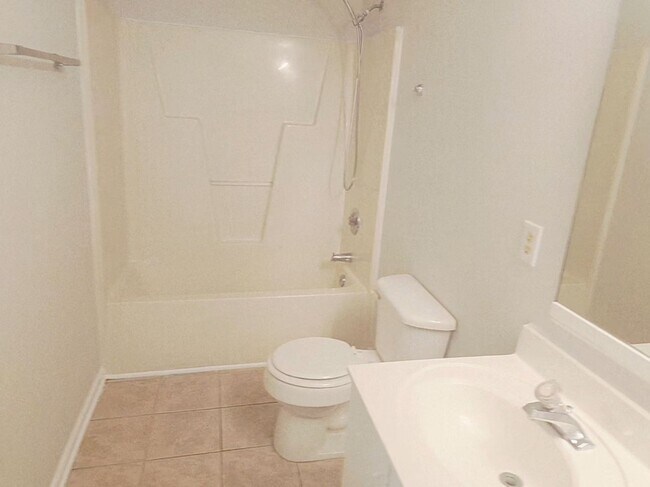 Building Photo - LOCATION, LOCATION, LOCATION! ONLY MINUTES TO WRIGHTSVILLE BEACH, CENTRAL TO ALL ILM HAS TO OFFER!!!