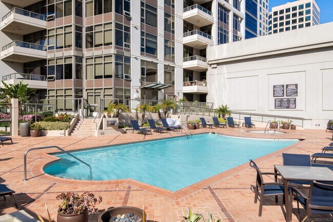 Building Photo - 700 W E St