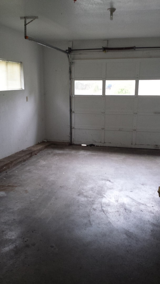 Building Photo - Nice 2 bedroom, 1 bath with yard.