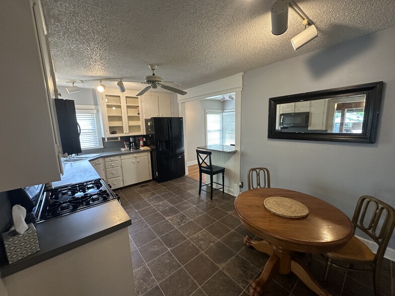 kitchen - 116 Phillips St