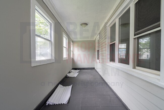 Building Photo - 1079 E 68th St