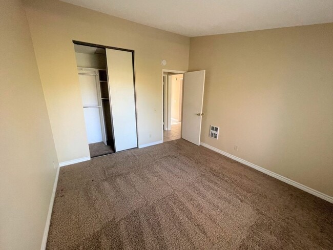 Building Photo - One Bedroom Condo in Mission Viejo!