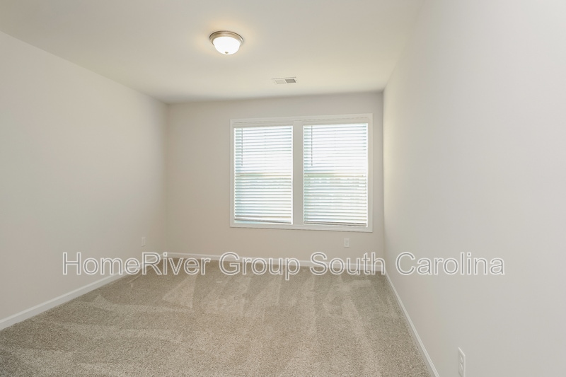 Building Photo - 3085 Litchfield Ave