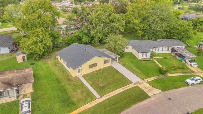 Building Photo - 1516 Zinnia Dr