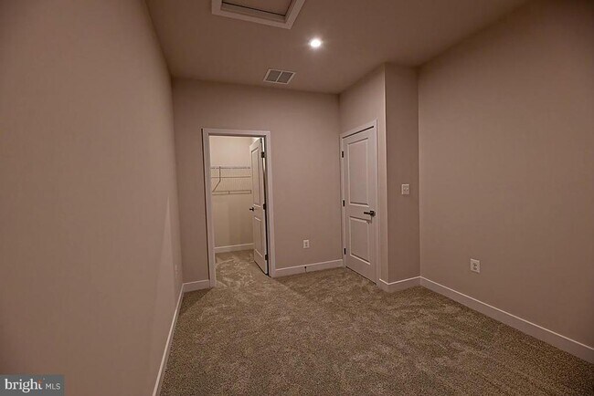 Building Photo - 9390 Tanfield Dr