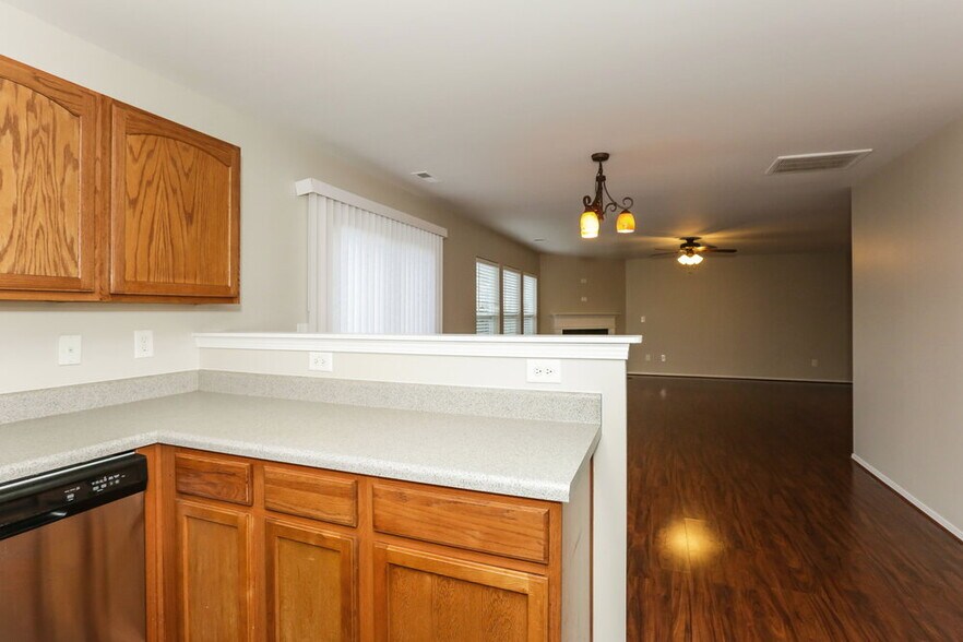 Building Photo - 9727 Hollystone Ln
