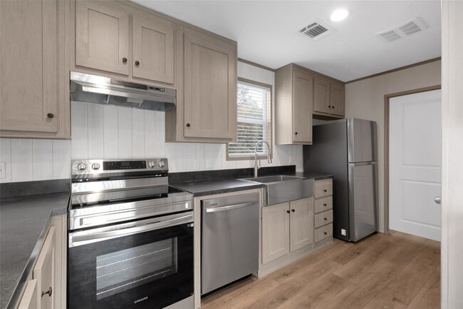 Building Photo - 1300 Campbell Acres Rd