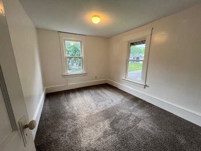 Building Photo - Charming 3 bedroom house