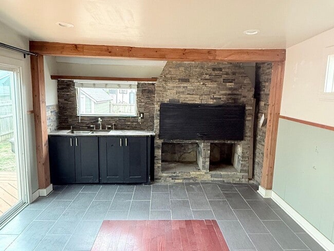 Building Photo - 1135 Spann Ave