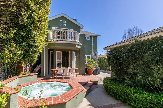 Building Photo - MODERN ARCHITECTURE W/ BEACH CHARM: BRIGHT & AIRY, 4BR3BA, 2-STORY HOME W/ OPEN & BRIGHT LIVING S...