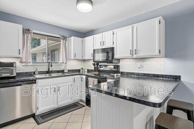 Building Photo - 7633 Wedgewood Ct