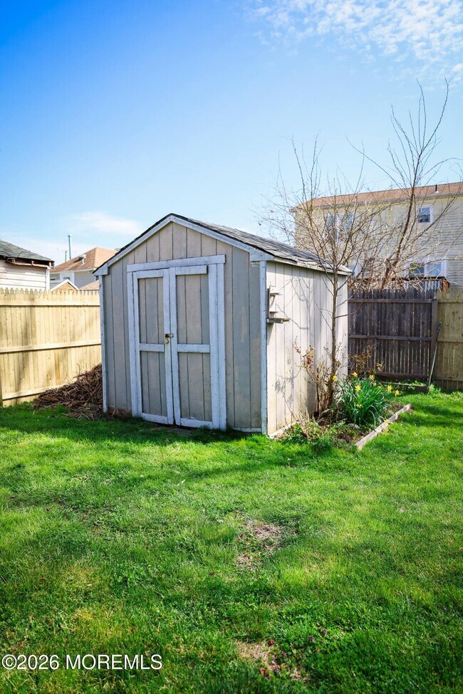 Building Photo - 320 Lorillard Ave