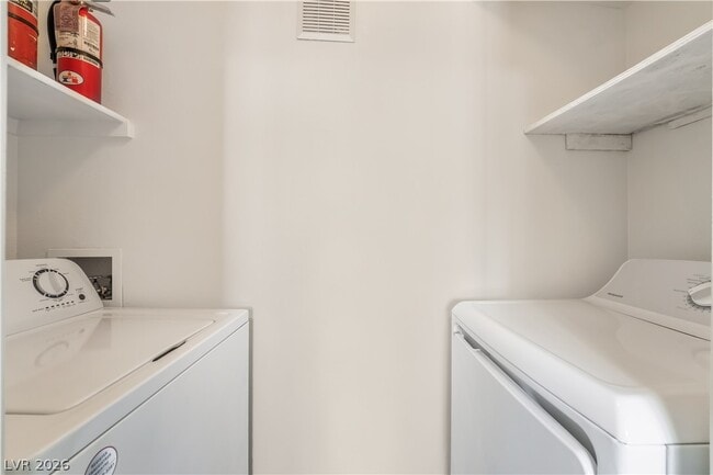 Building Photo - 4555 E Sahara Ave