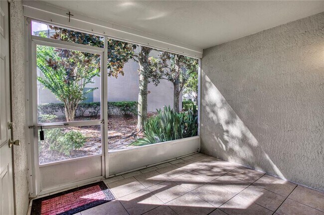 Building Photo - 1050 Vineland Pl