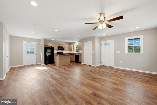 Building Photo - 640 Jenkins Ln