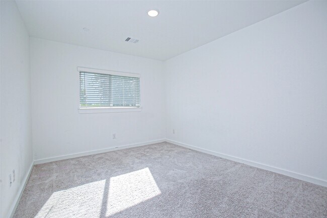 Building Photo - 2234 Memory Oaks Dr