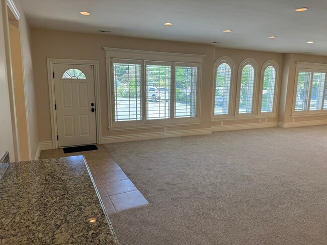 Building Photo - 4900 Marilyn Dr