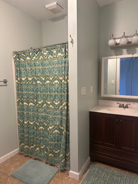 Building Photo - 315 E Columbia Ave