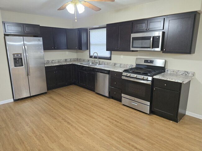 Building Photo - 201 Magnolia Dr