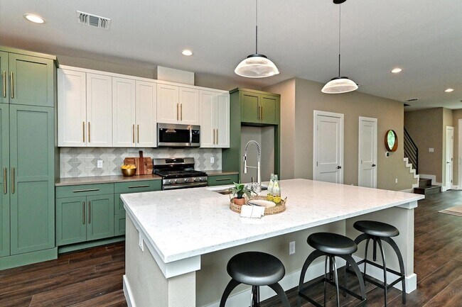 Building Photo - 1202 Cometa St