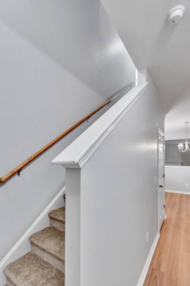 Building Photo - Spacious 3 Bedroom home in Mckwen!