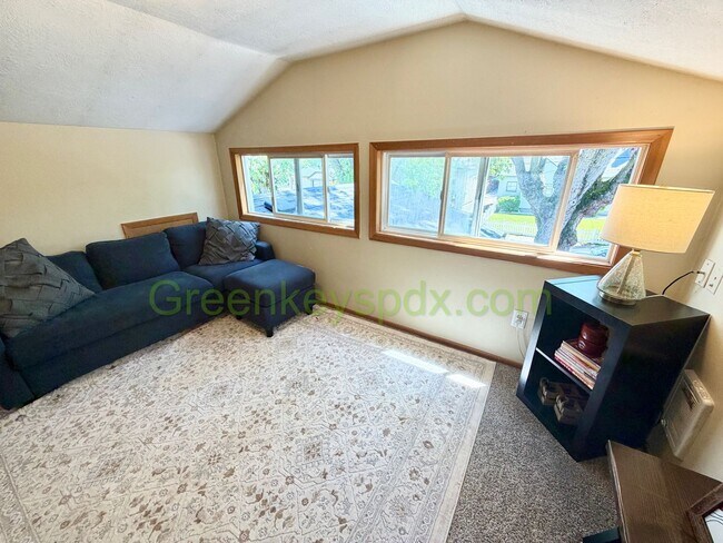 Building Photo - Awesome 4-Bed/2-Bath Craftsman Bungalow House Near Alberta District