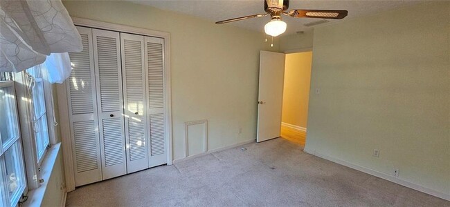 Building Photo - 1575 S Ridge Dr