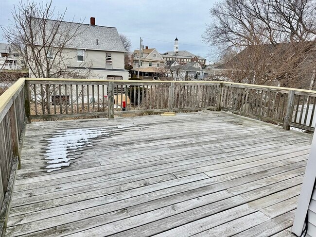 Building Photo - 7 J St