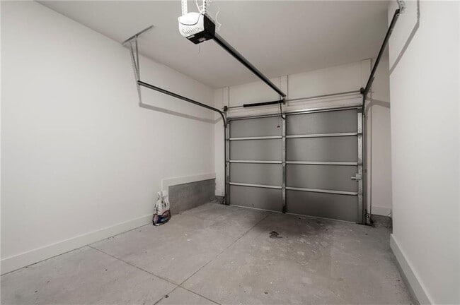 Building Photo - 6256 Hillandale Dr