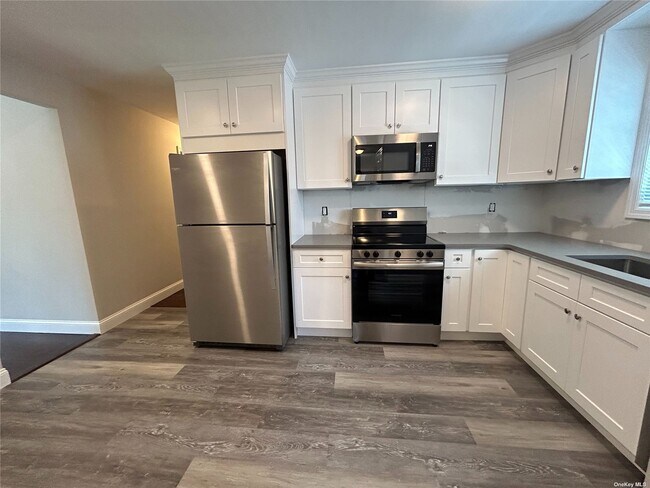 Building Photo - 30 Davison