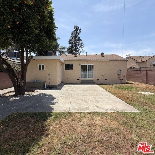 Building Photo - 1104 N Frederic St