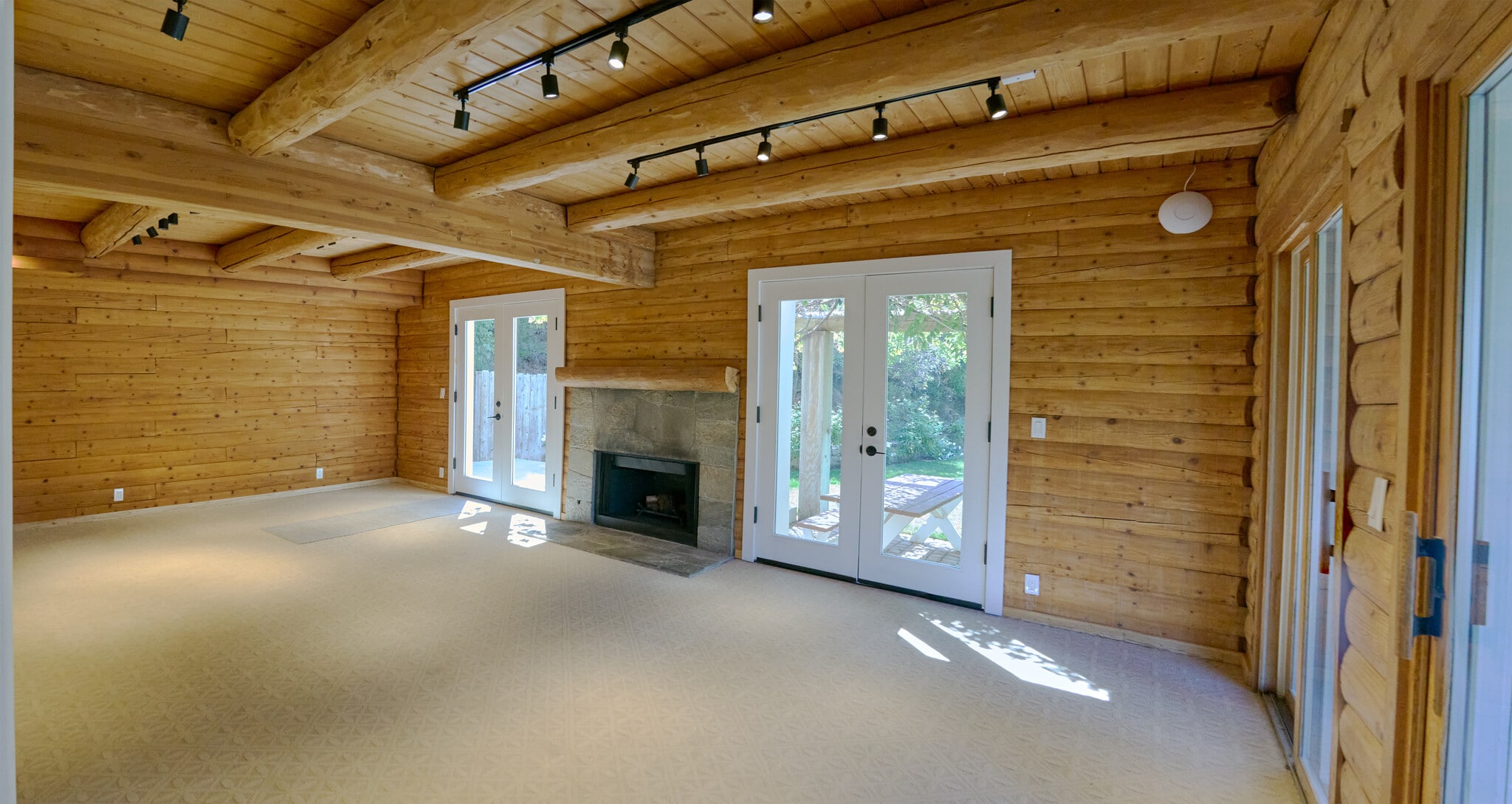 Fire Place - 373 Loftyhill Dr