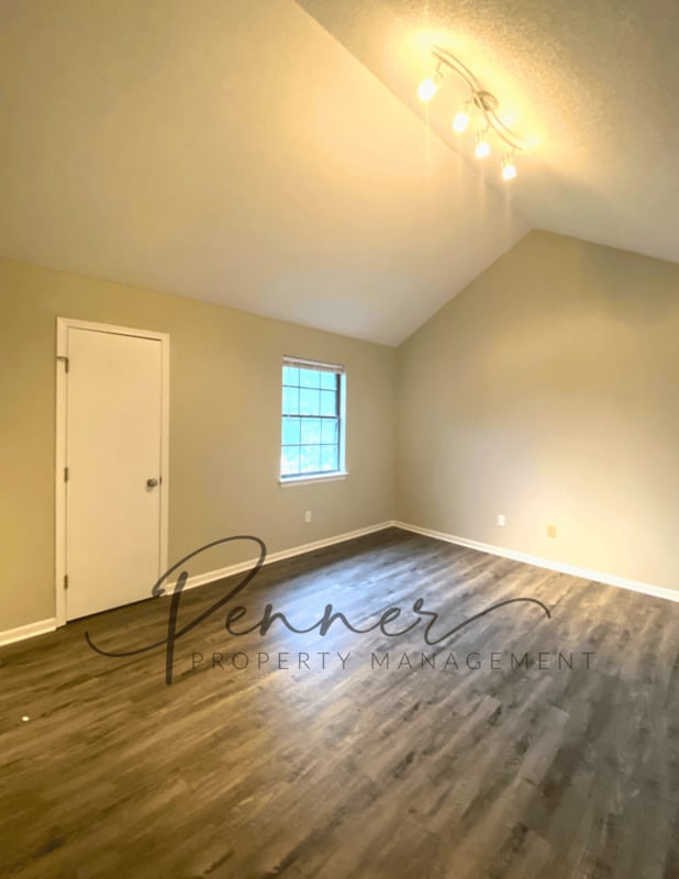 Building Photo - 509 NE Newport Dr
