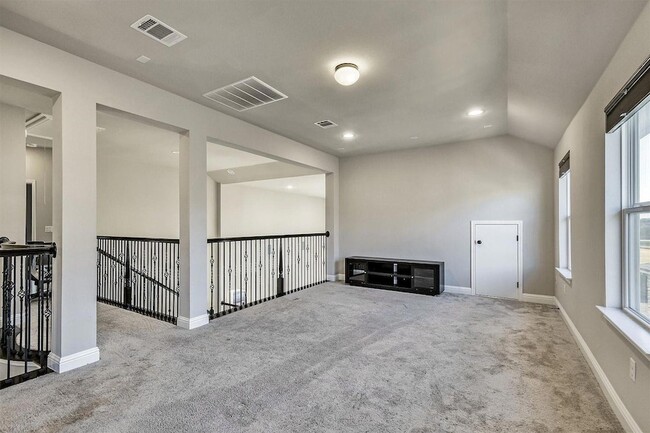 Building Photo - 14924 Iveans Way