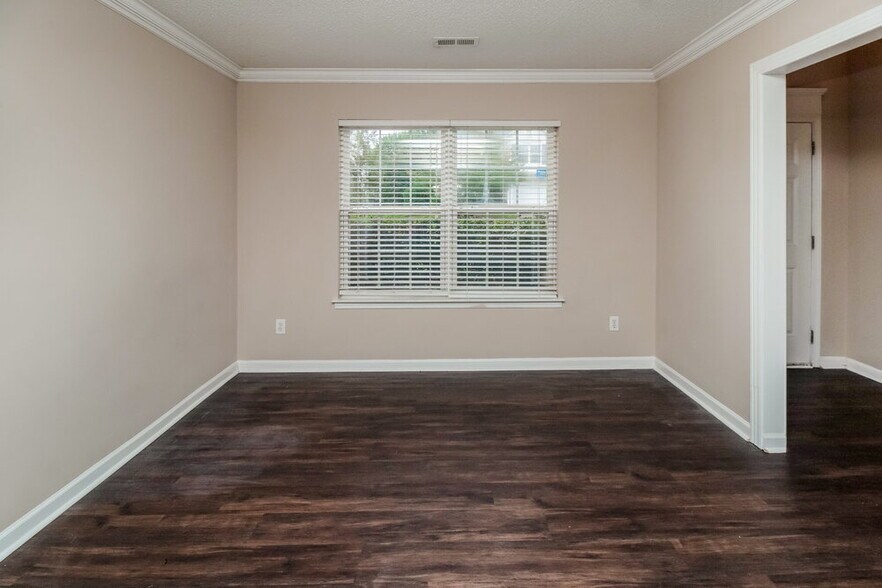 Building Photo - 8810 Laurel Run Dr