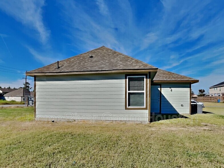 Building Photo - 18 Rd 5117