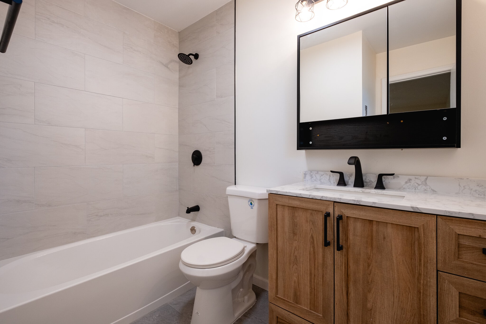 Building Photo - 55 Oak Forest Loop