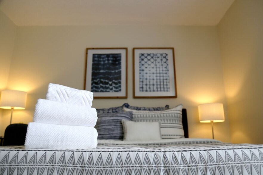 Building Photo - 925 Peggotty Pl