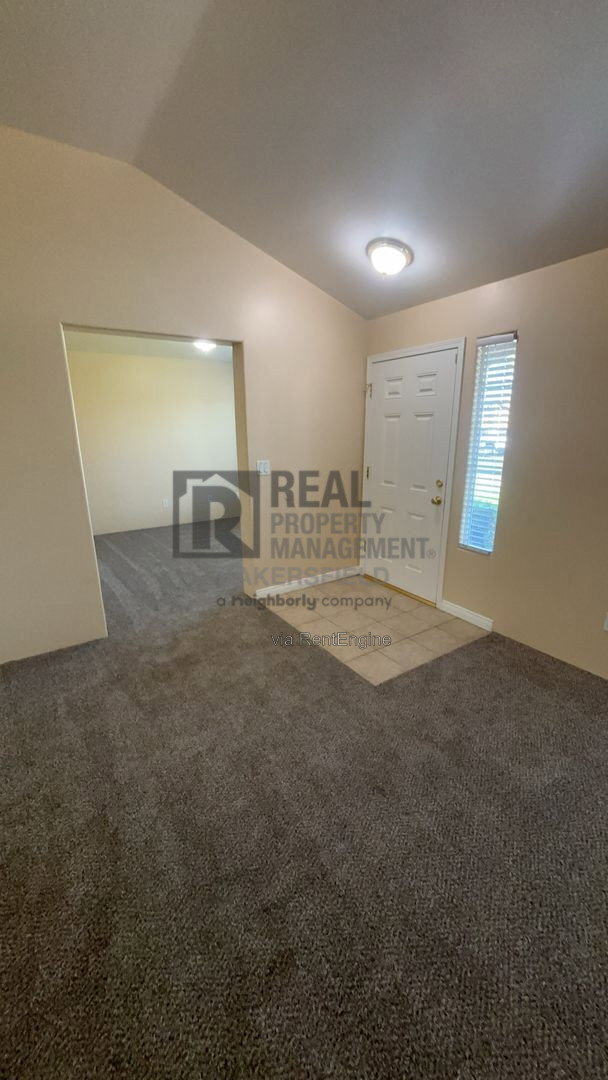 Building Photo - 9913 Pavilion Dr