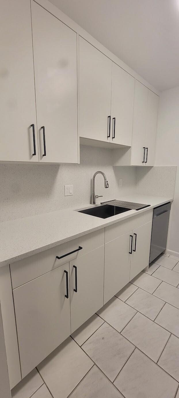 Building Photo - 600 SW 2nd Ave