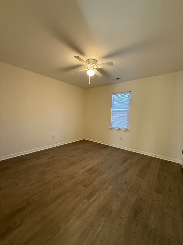 Building Photo - 1120 Sweetwater Cir