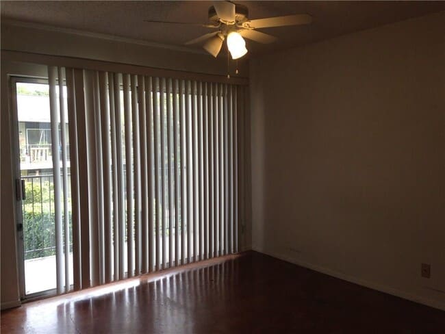 Building Photo - 500 E Riverside Dr