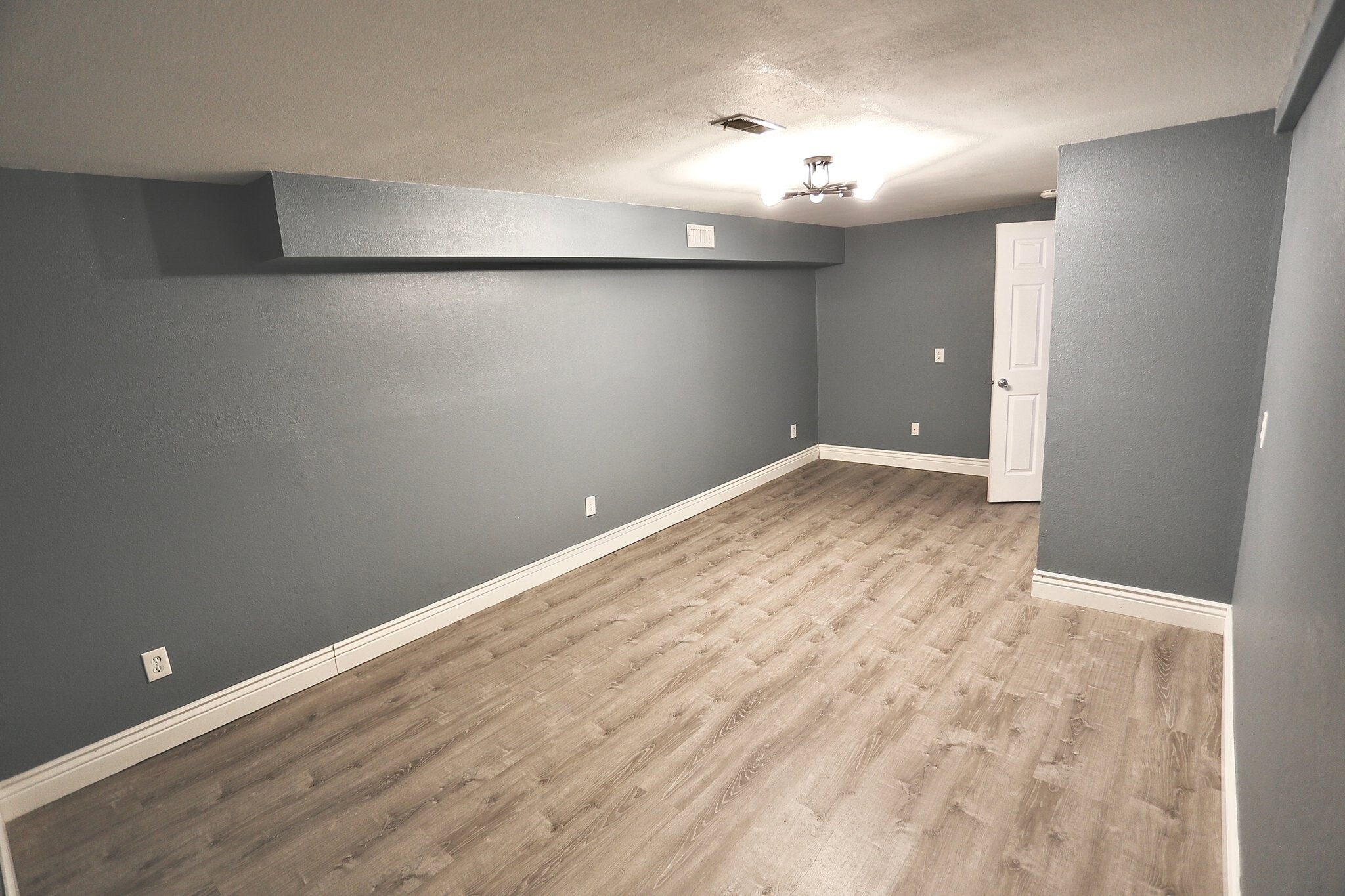Building Photo - 9239 W Zuni Dr